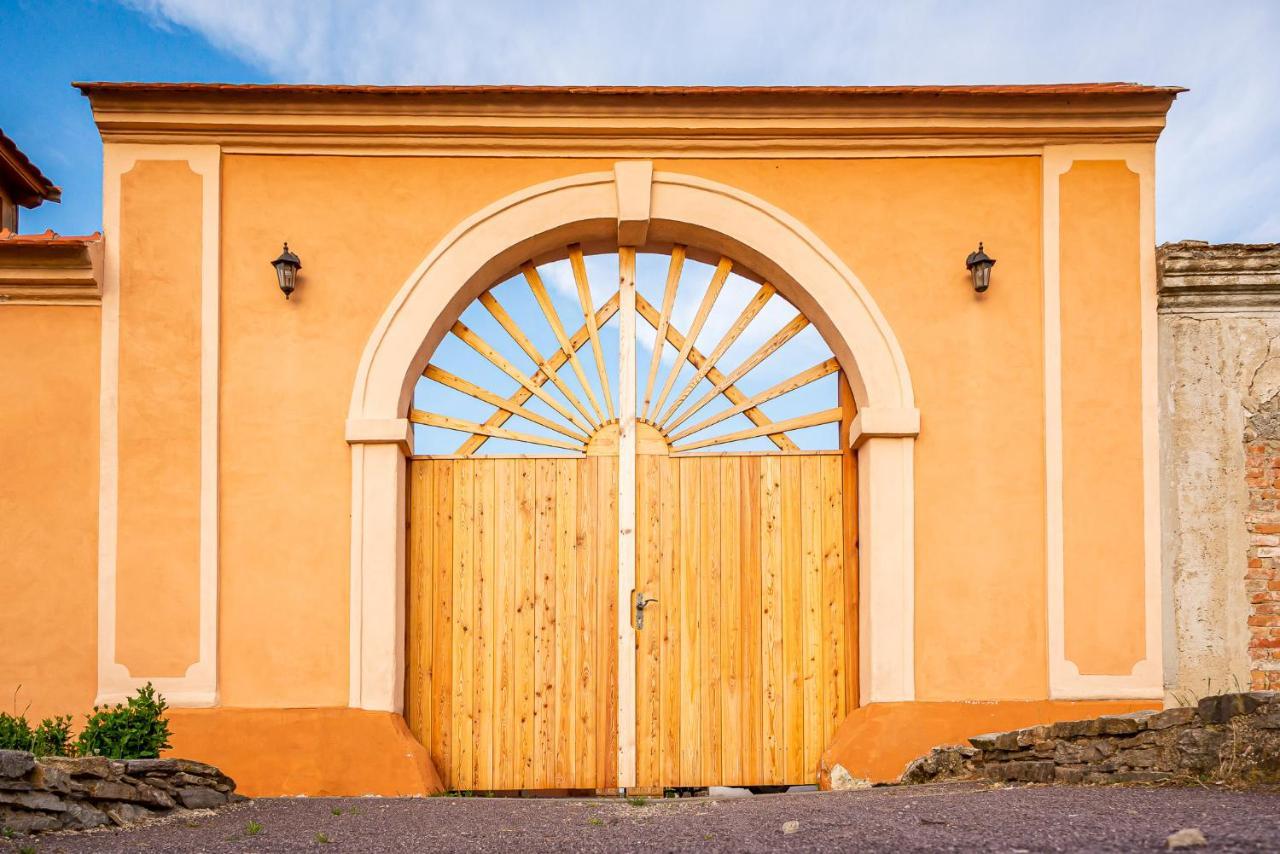 Althansky Hostinec زنويمو المظهر الخارجي الصورة
